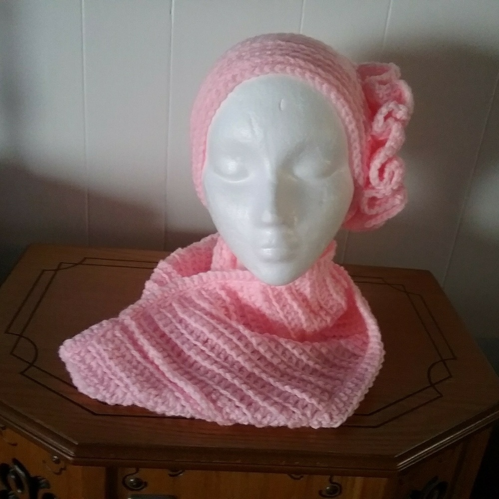 Hat And Infinity Neckwarmew Set - image 1